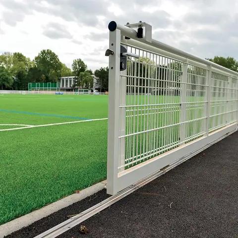 Clôture d'équipement sportif — réalisation Clôtures Caudevel