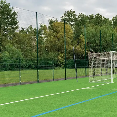 Clôture d'équipement sportif — réalisation Clôtures Caudevel